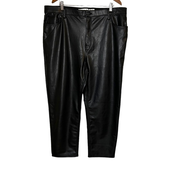 Abercrombie & Fitch Curve Love Vegan Leather Ankle Straight Pant - Picture 7 of 15